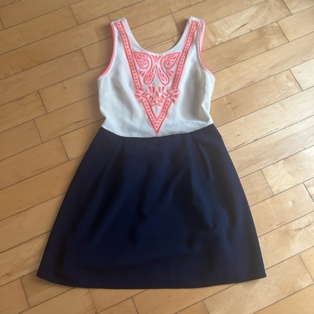 Sugarlips Embroidered Mini Dress‎ M
NWOT